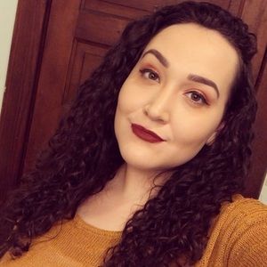 Meet your Posher, Chloe